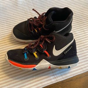 Kyrie 5 friend basketball shoes